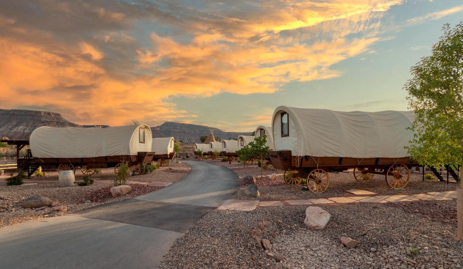 Zion White Bison Glamping & Rv Resort เวอร์จิน ภายนอก รูปภาพ