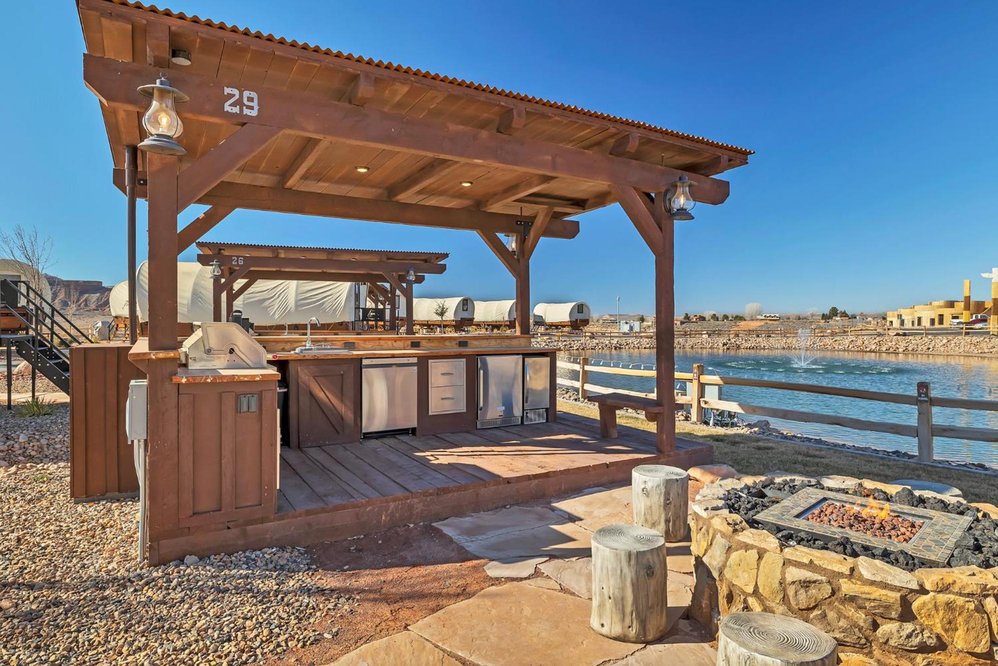 Zion White Bison Glamping & Rv Resort เวอร์จิน ภายนอก รูปภาพ