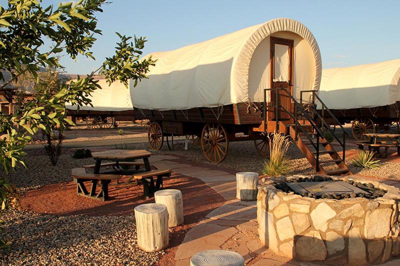 Zion White Bison Glamping & Rv Resort เวอร์จิน ภายนอก รูปภาพ