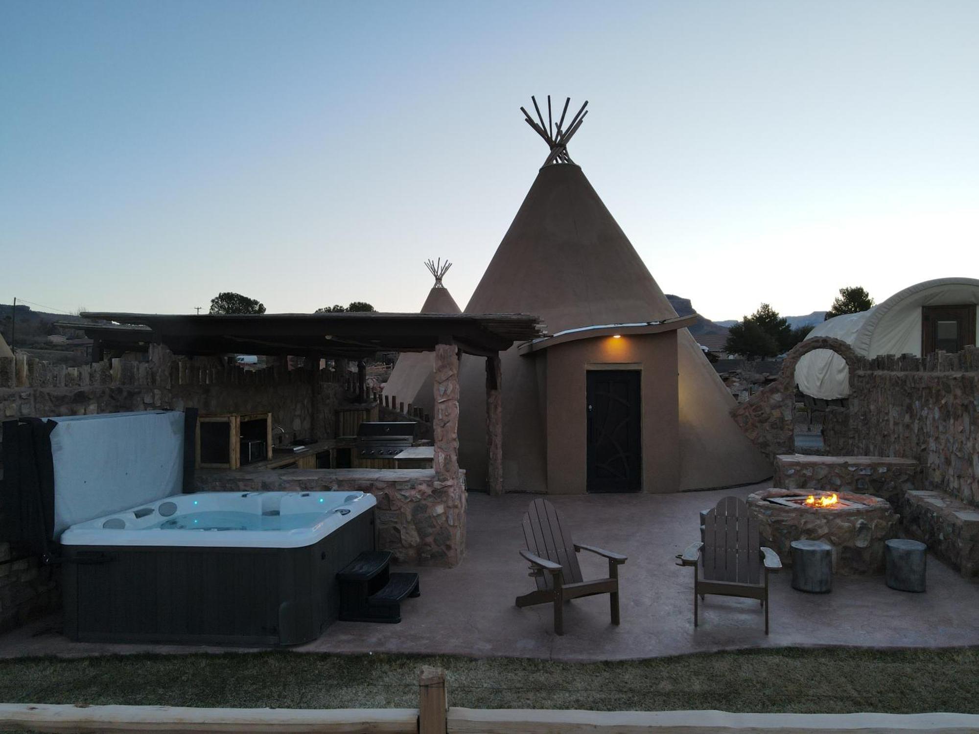 Zion White Bison Glamping & Rv Resort เวอร์จิน ภายนอก รูปภาพ
