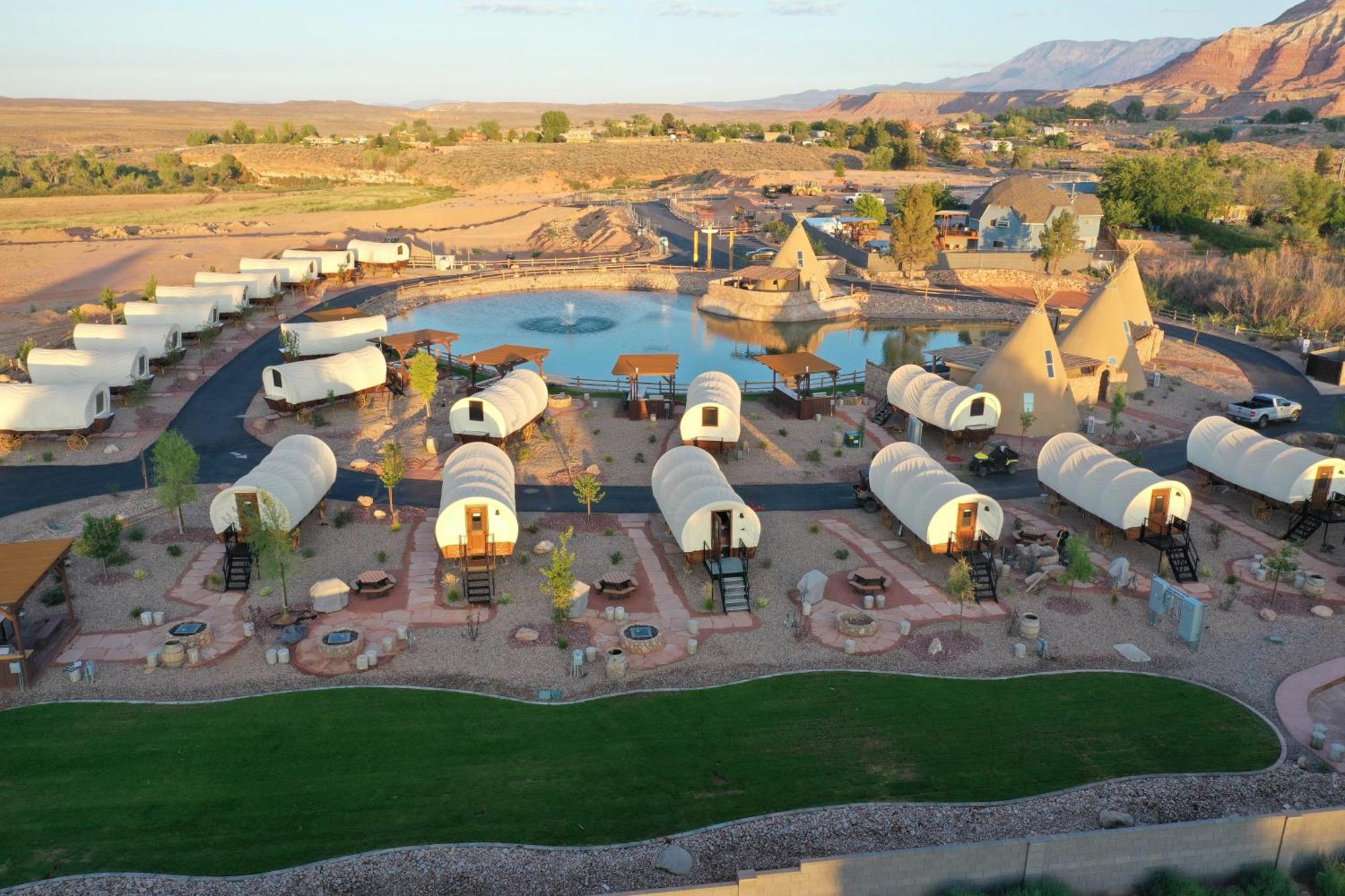 Zion White Bison Glamping & Rv Resort เวอร์จิน ภายนอก รูปภาพ